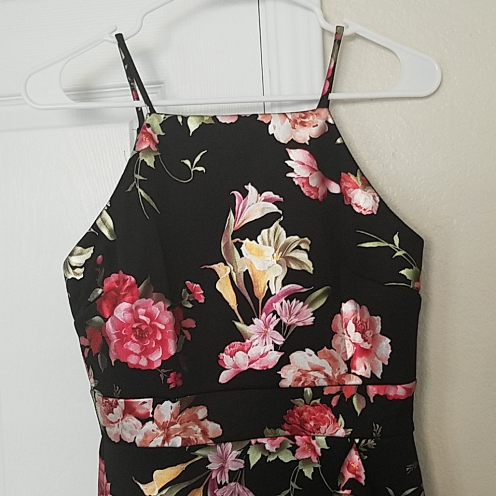 🛍Host pick🛍 beautiful floral design - Picture 6 of 8